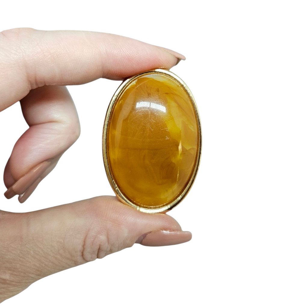 Brinco Oval Resina Camel