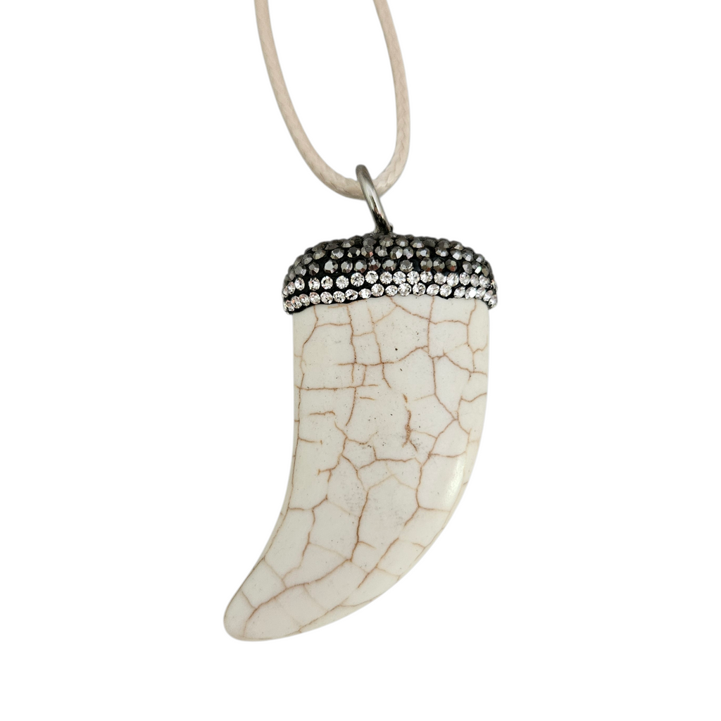 Colar Fio Bege Pingente Howlita