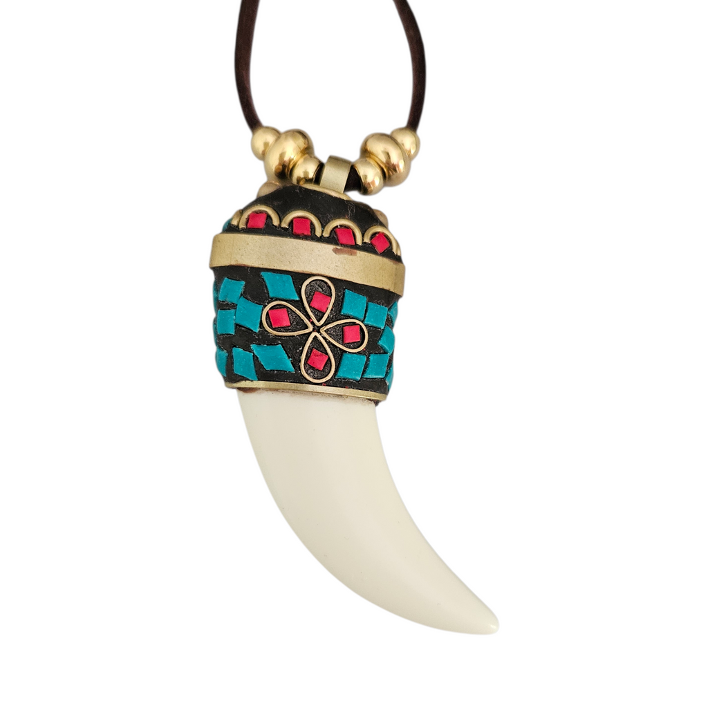 Colar Courinho Marrom Dente Marroquino