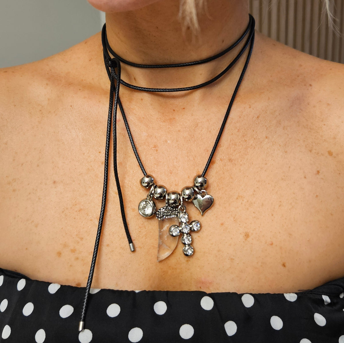 Colar Fio Preto Pingentes Cristal