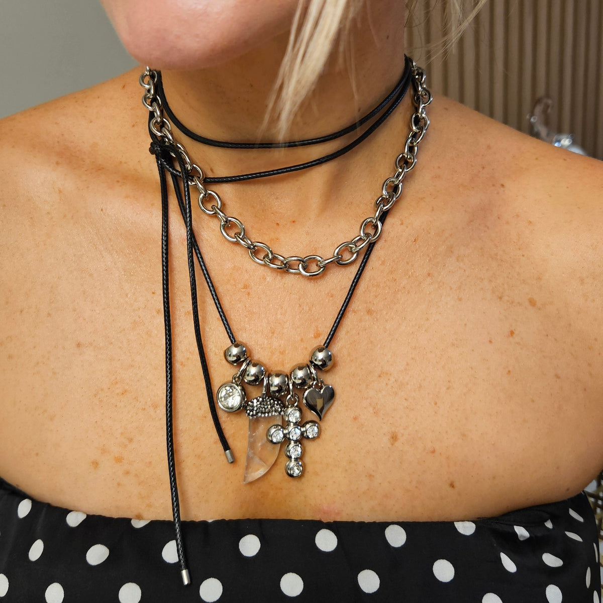 Colar Fio Preto Pingentes Cristal