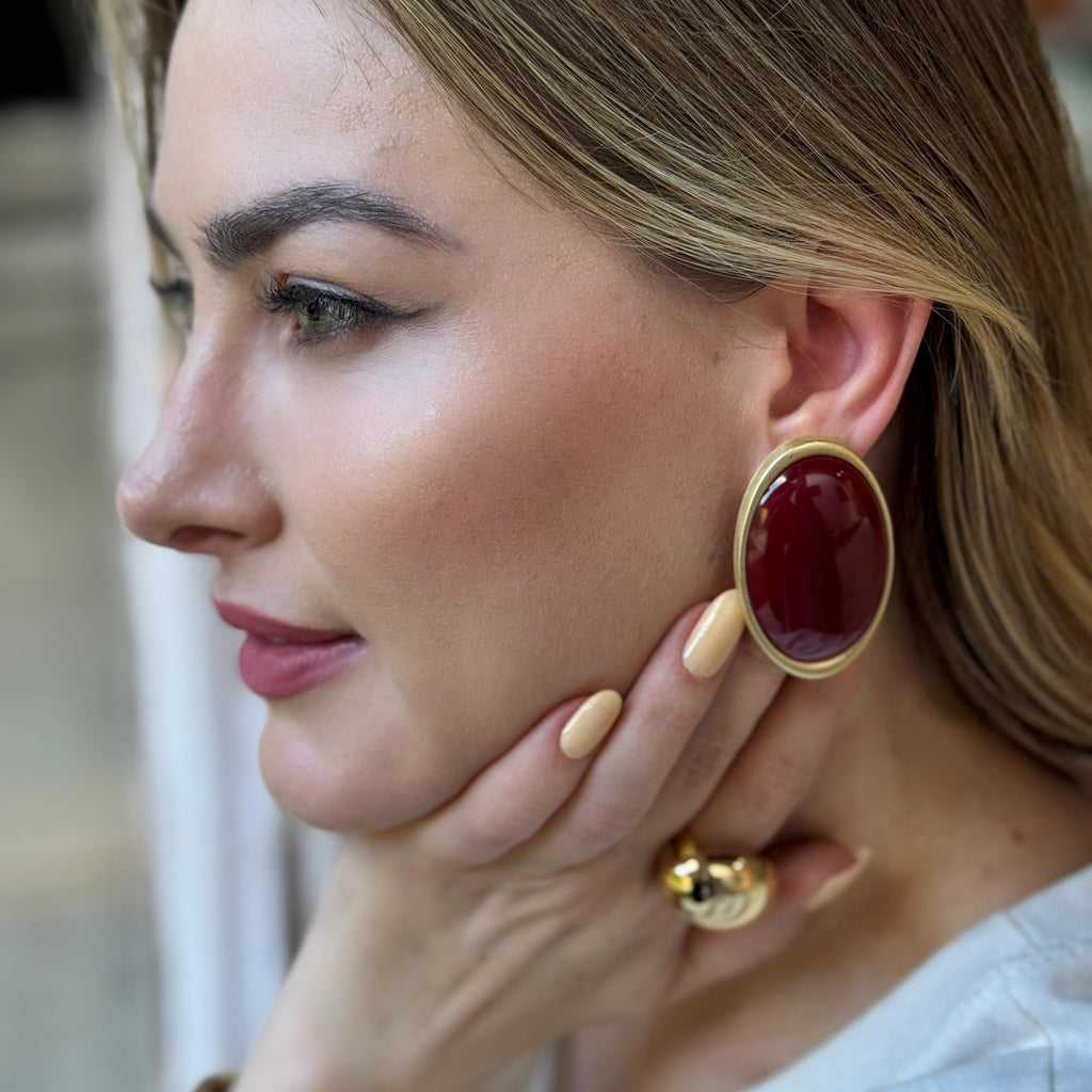 Brinco Oval Resina Bordô