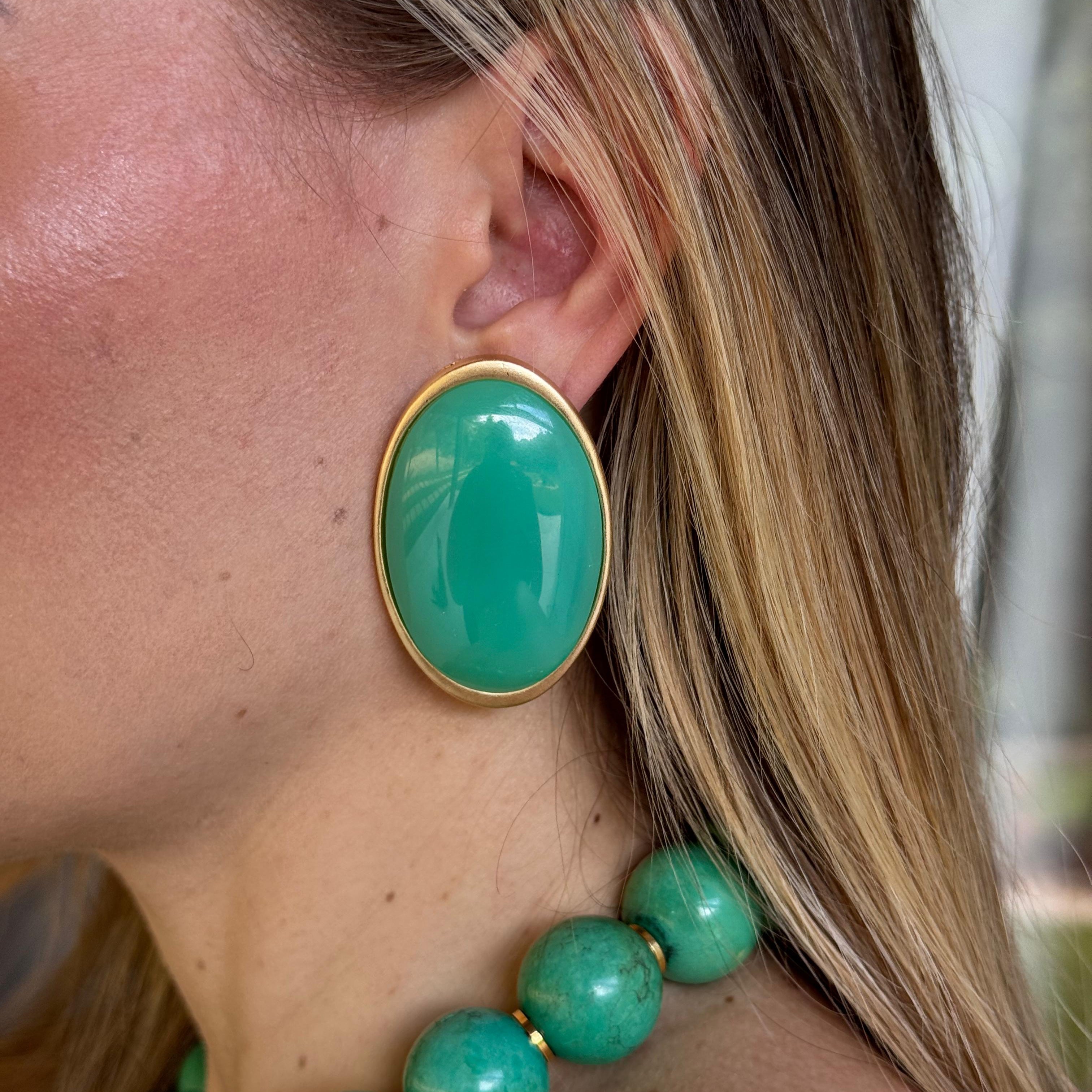 Brinco Oval Resina Verde