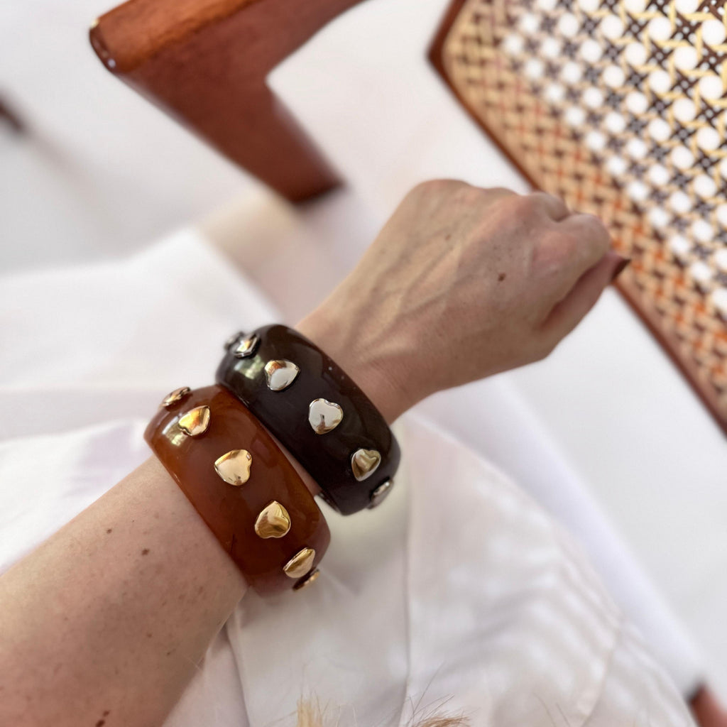 Bracelete Resina Tachas Coração
